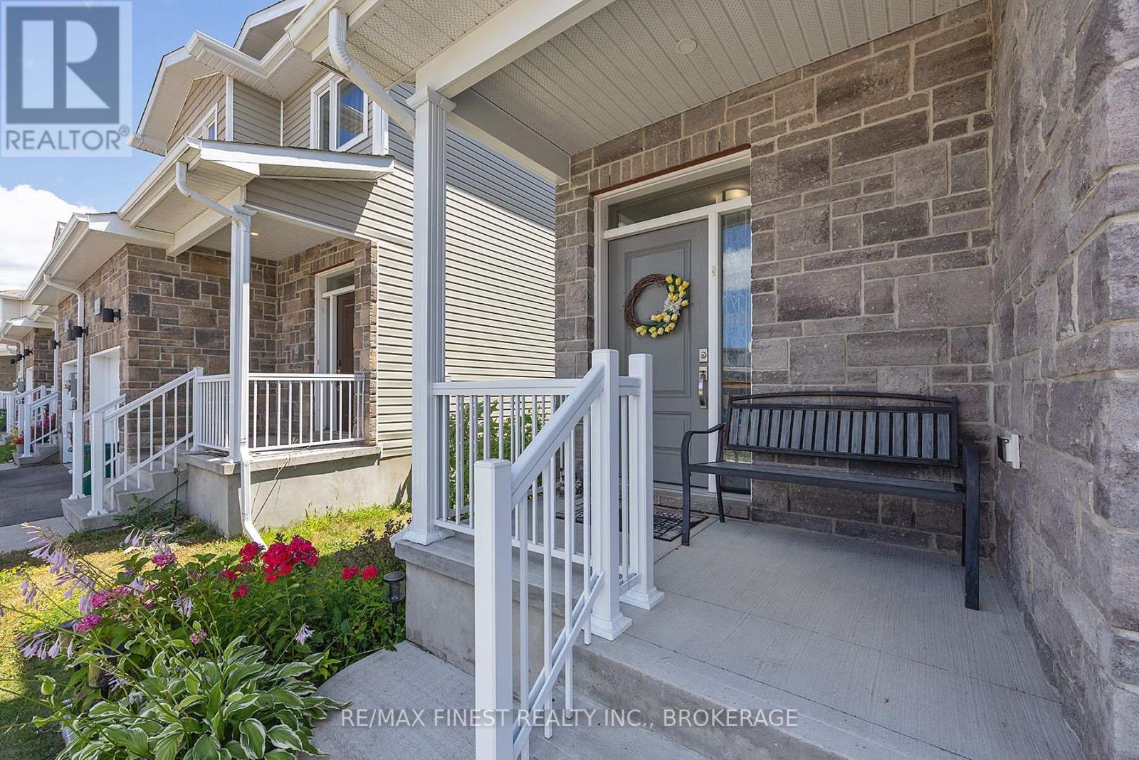 898 RIVERVIEW WAY