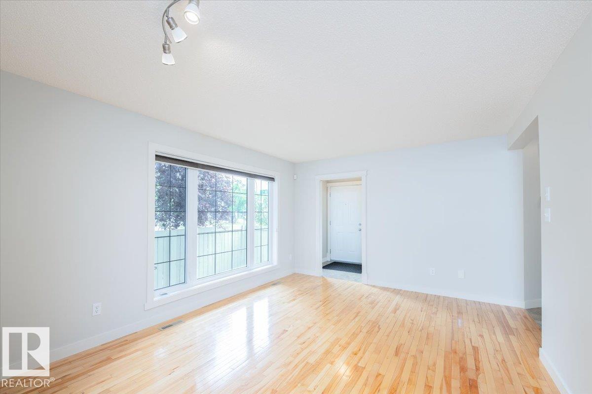 10904 72 AV NW