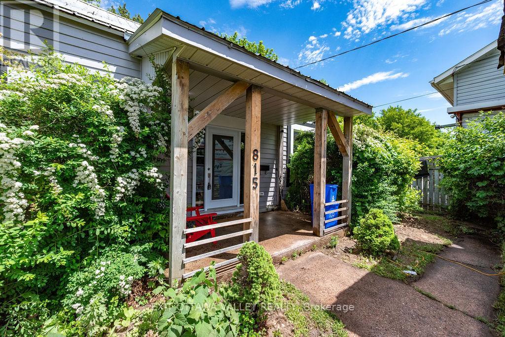 815 PEMBROKE STREET W - Photo 3