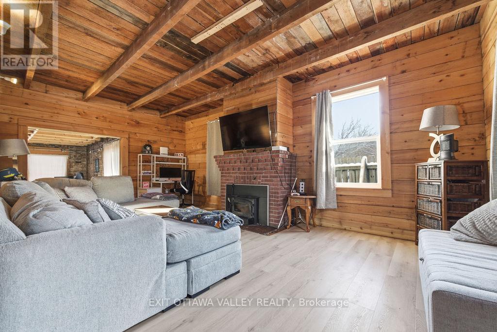 815 PEMBROKE STREET W