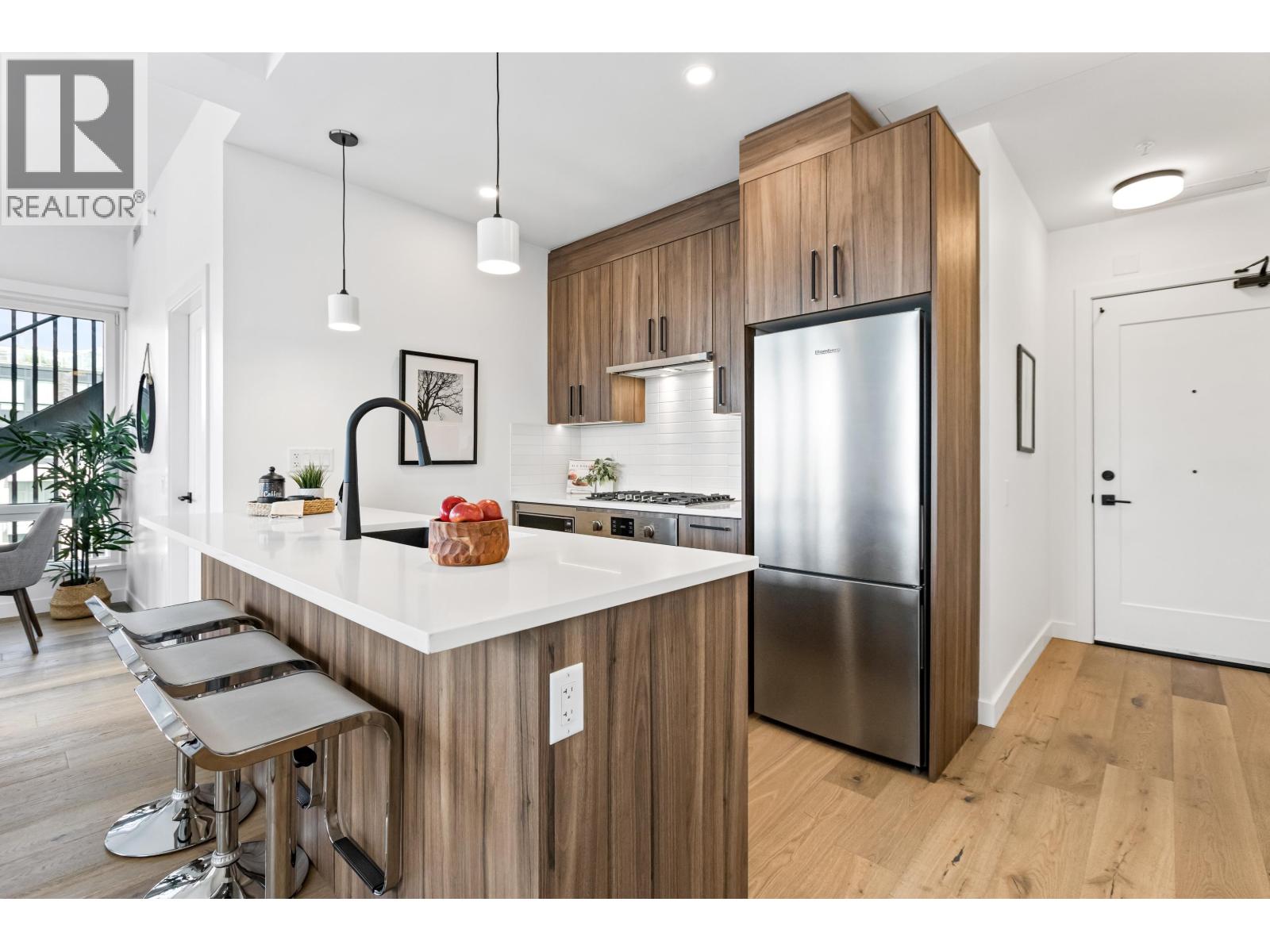 603 6859 CAMBIE STREET