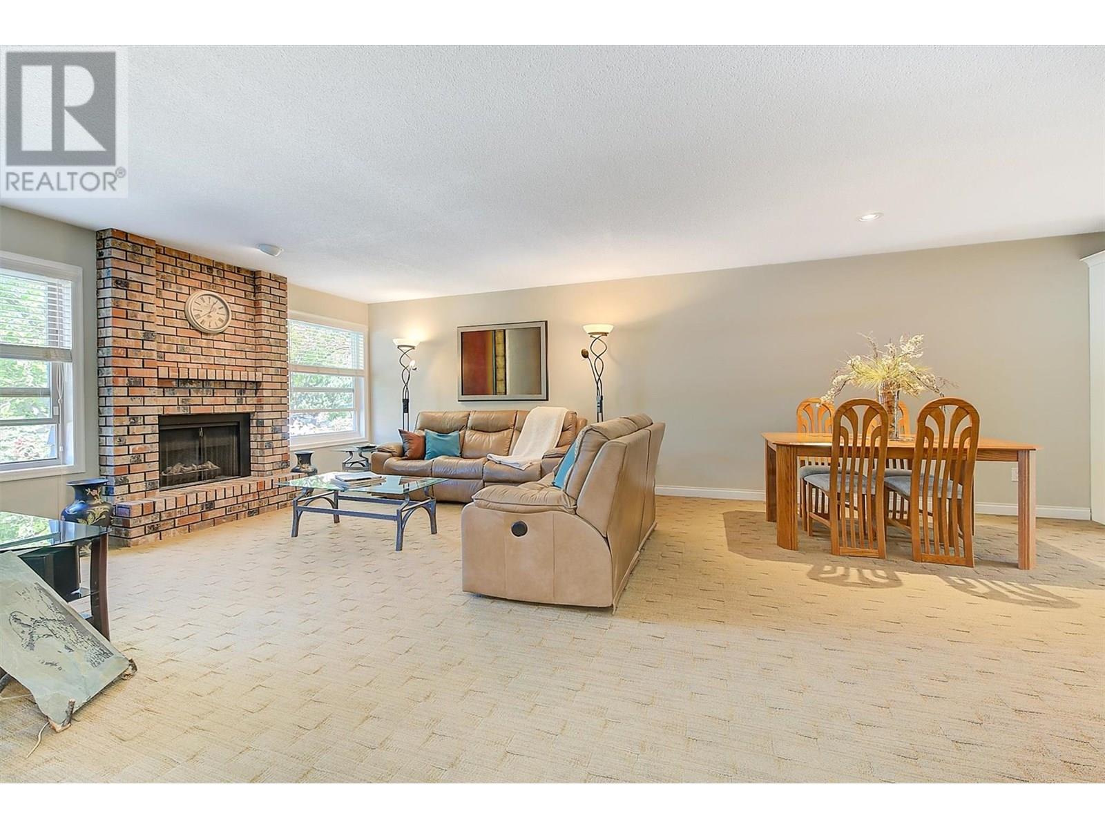 1530 Kelglen Crescent Unit# 23