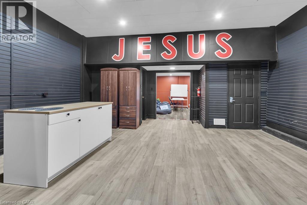 421 DUNDAS Street Unit# 1