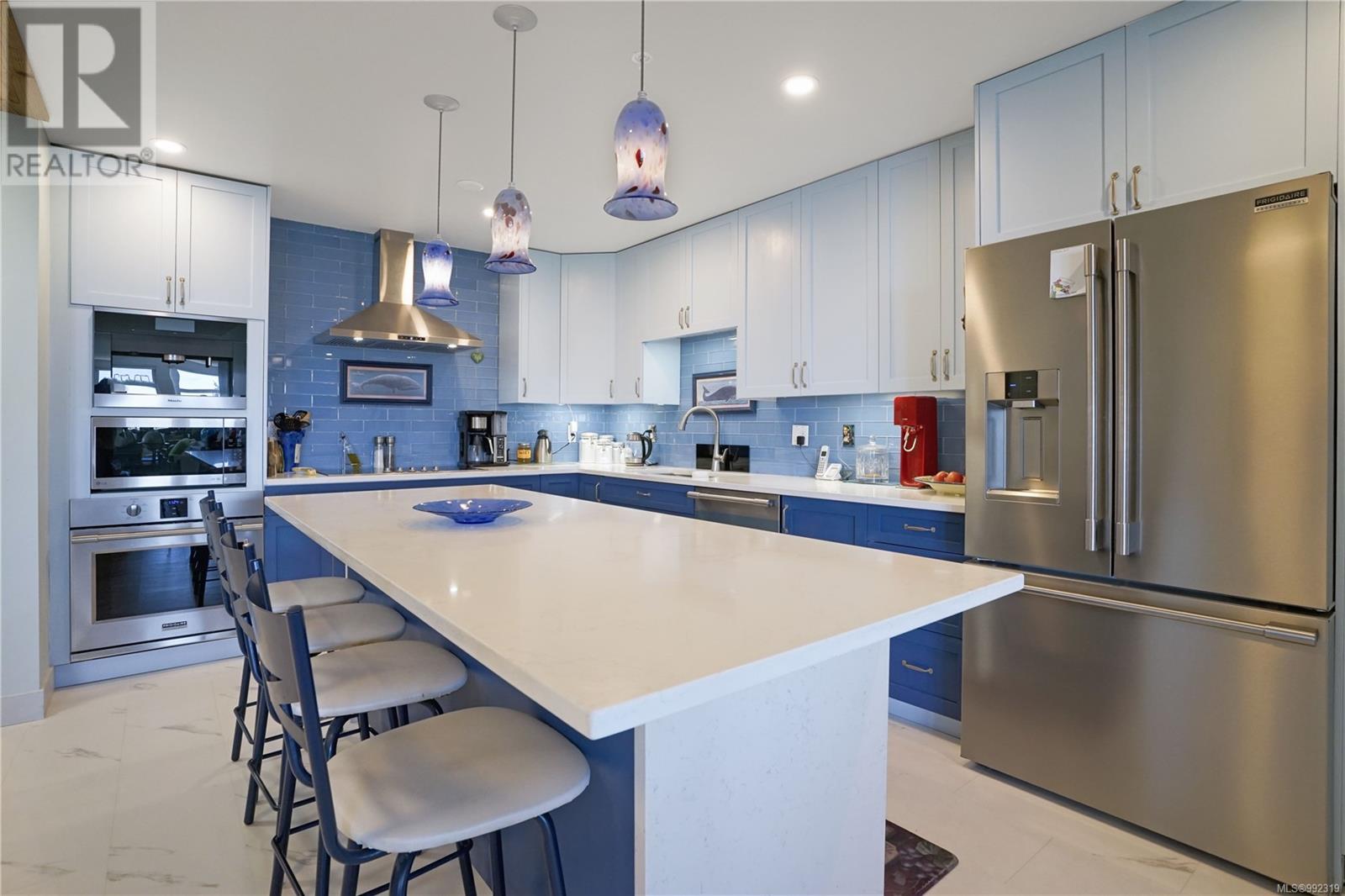 408 5110 Cordova Bay Rd
