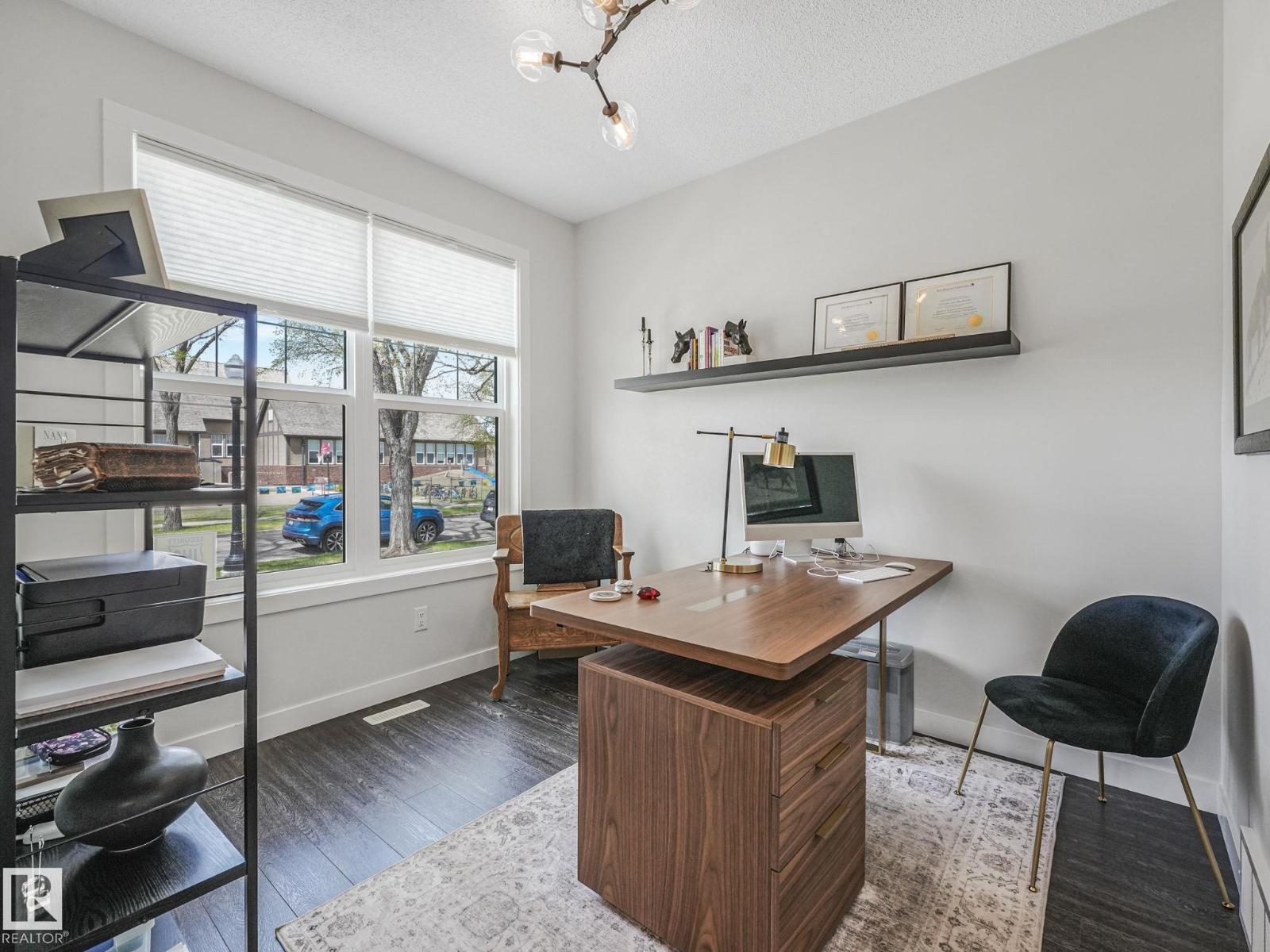 10221 135 ST NW