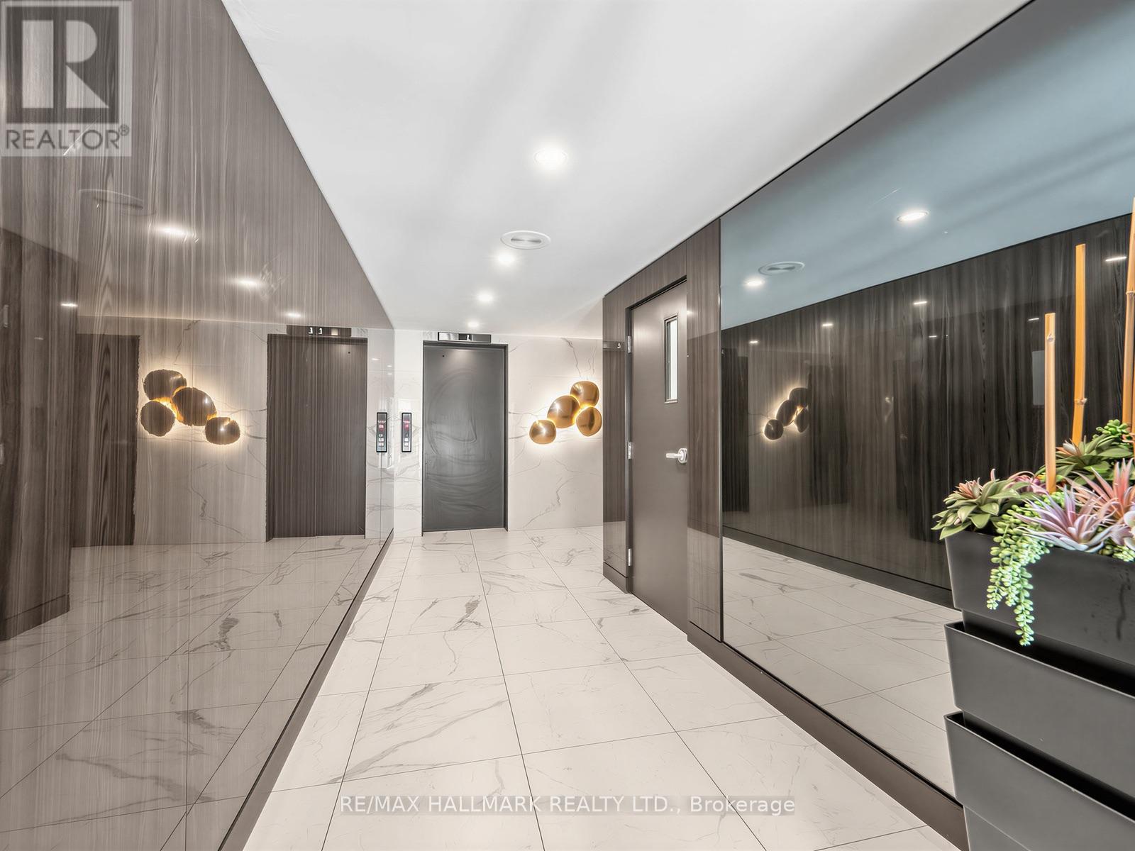 PH15 - 20 GLEBE ROAD W