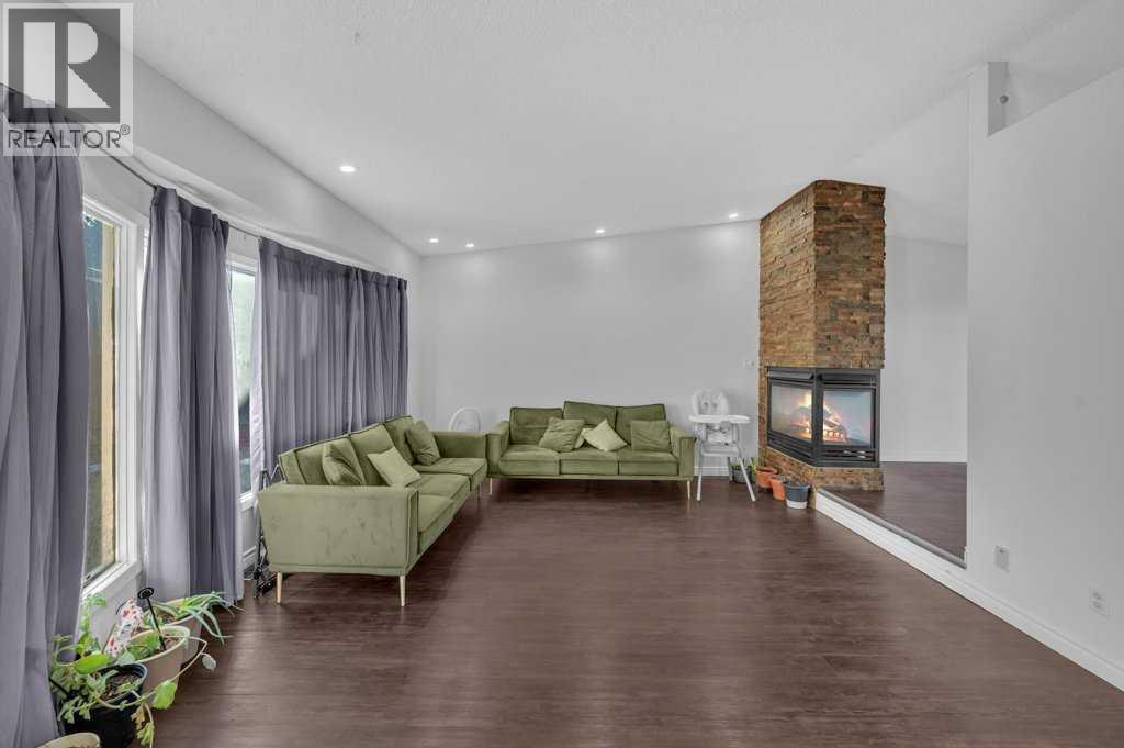 64 Castledale Crescent NE