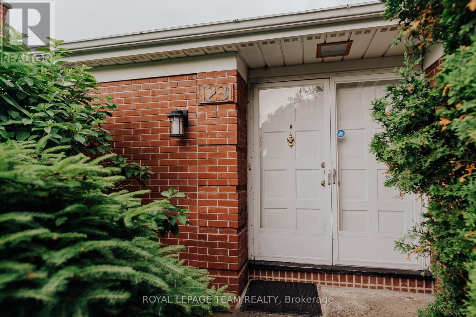1231 FAIRWAY DRIVE