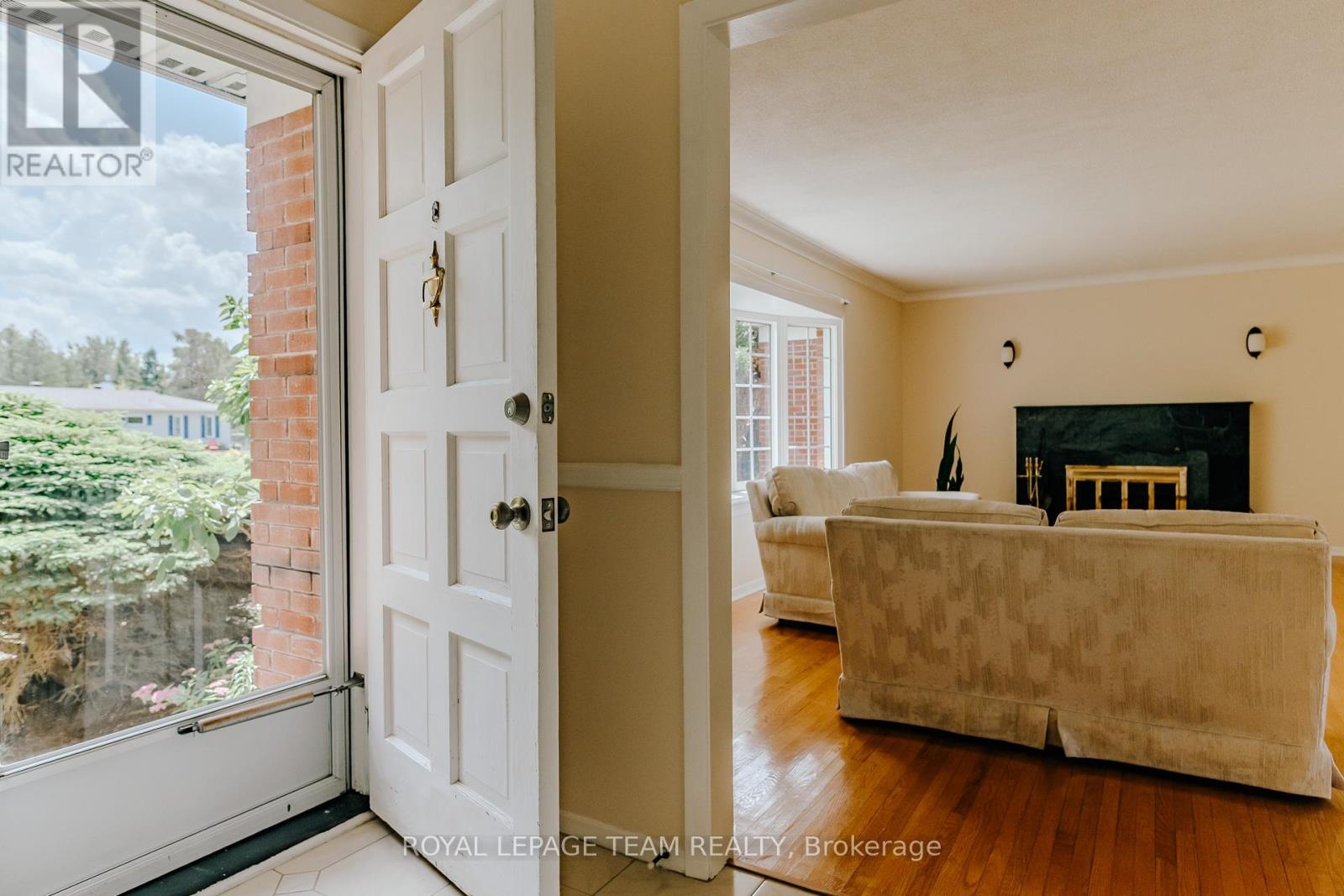 1231 FAIRWAY DRIVE
