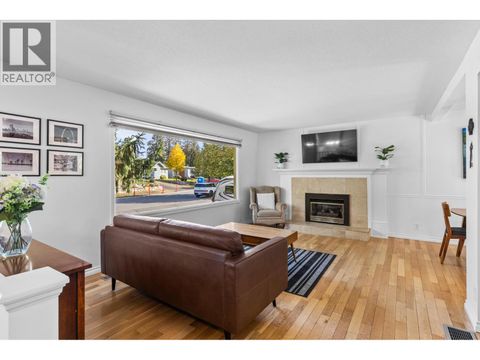 1112 Pinecrest Lane Kelowna BC V1Y4L5