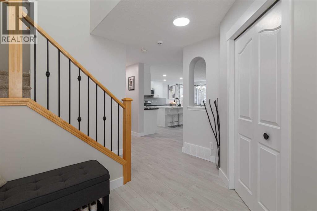 86 Cougarstone Court SW