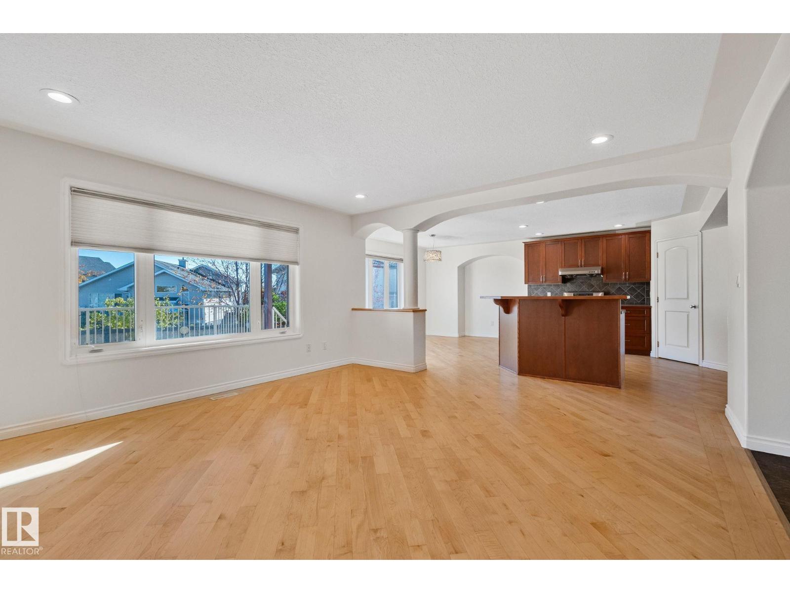 15211 44 ST NW