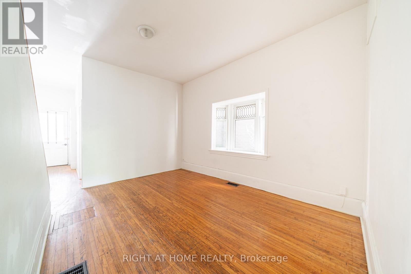 1059 BATHURST STREET