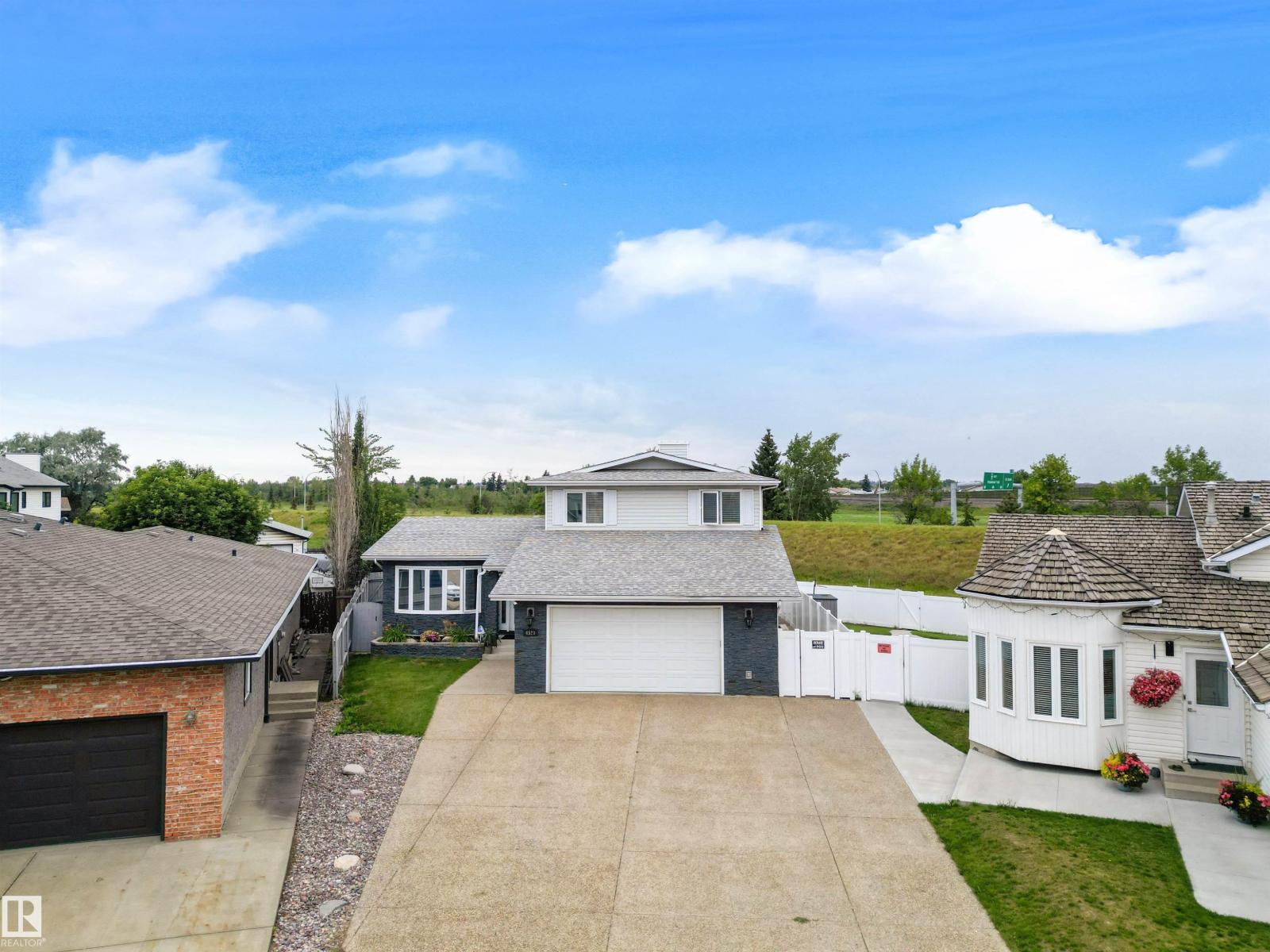 4520 124 AV NW