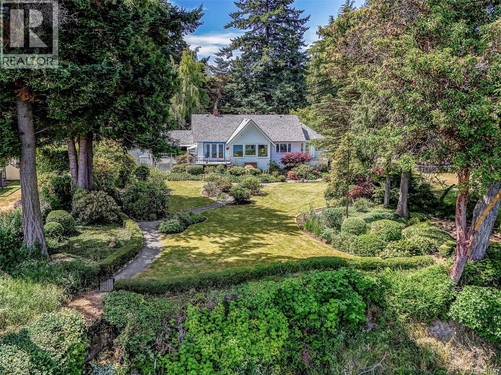 4590 Torquay Dr