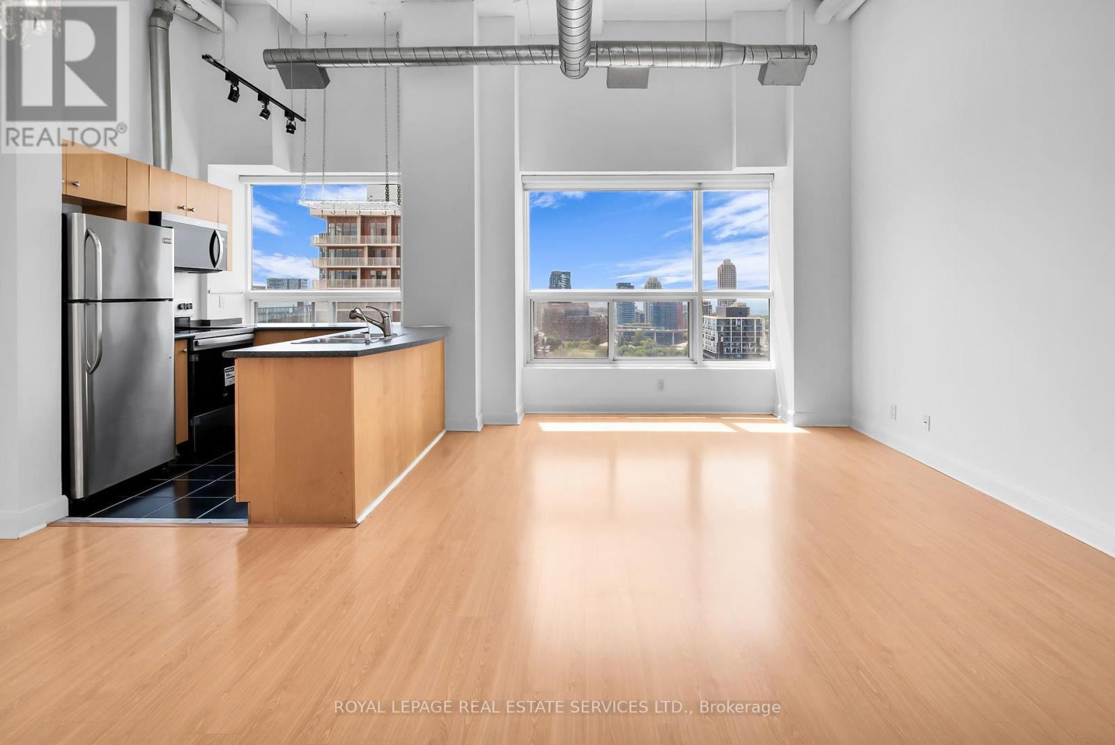 PH13 - 700 KING STREET W