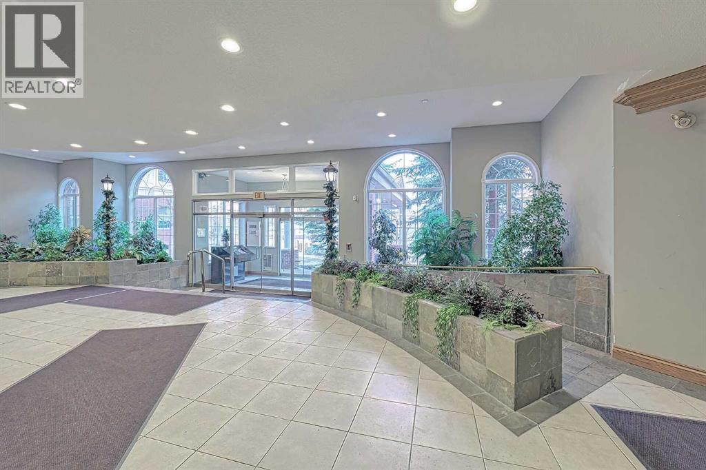 321, 200 Lincoln Way SW