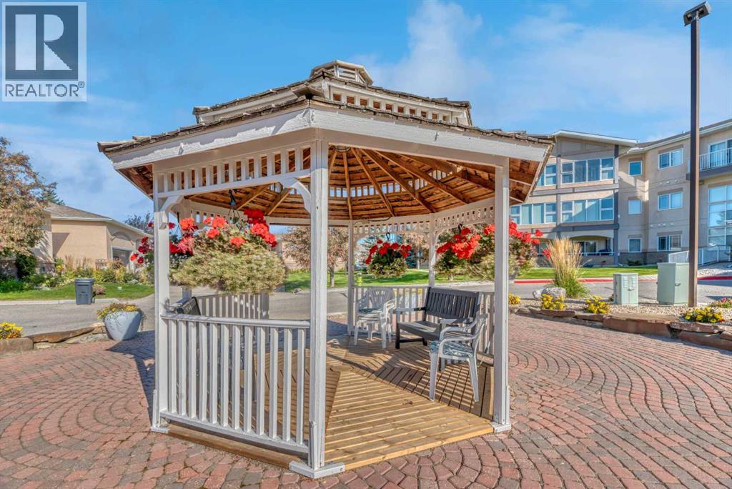 112, 43 Westlake Circle