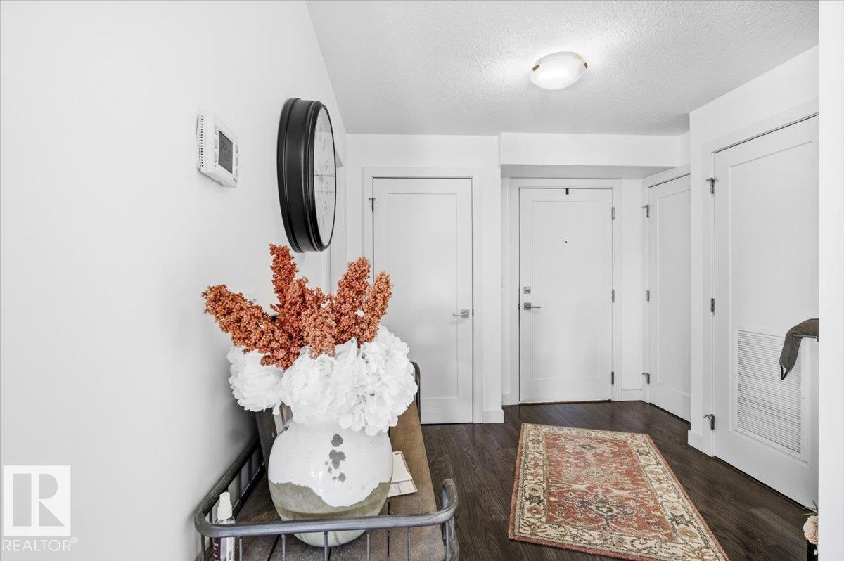 #211 5029 EDGEMONT BV NW