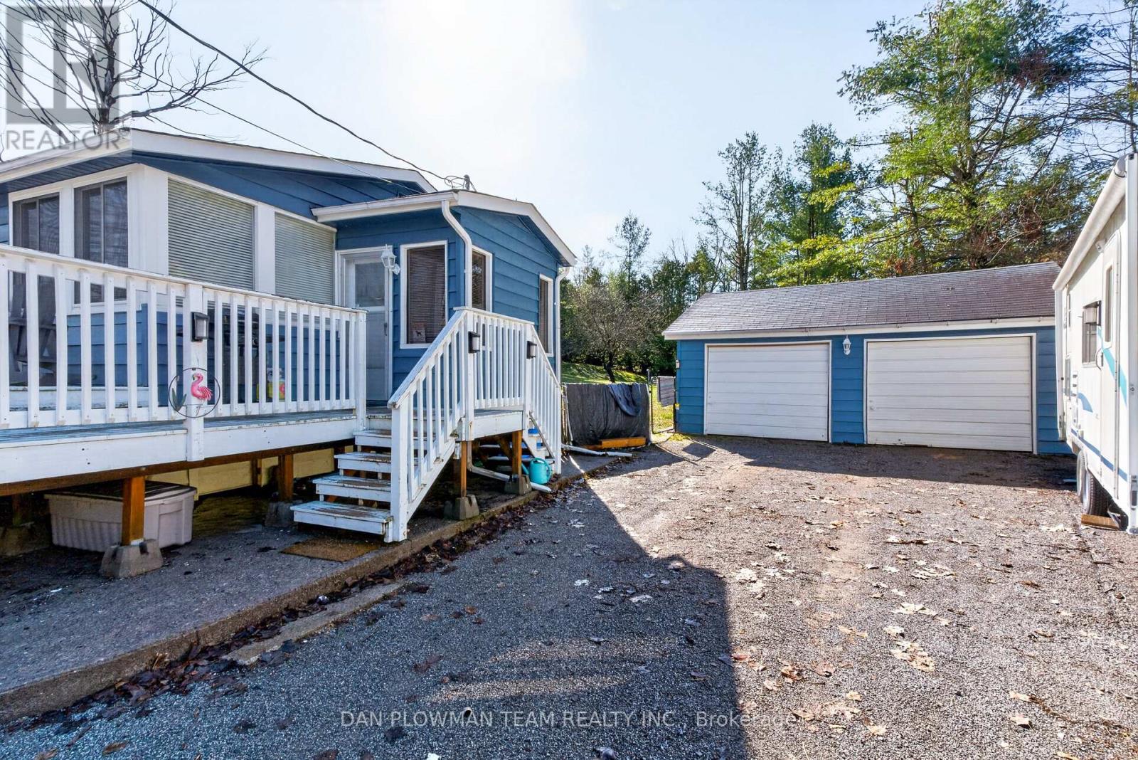 1545 WESTVIEW CRESCENT