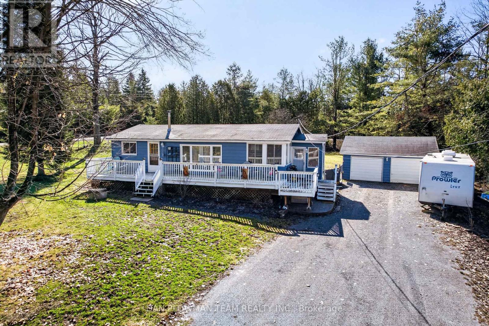1545 WESTVIEW CRESCENT