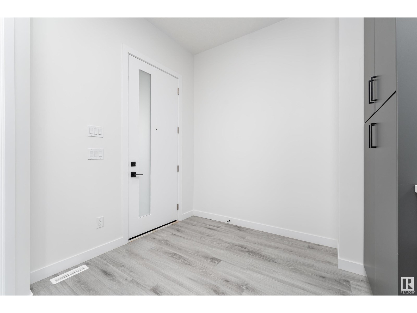 145 Graybriar DR