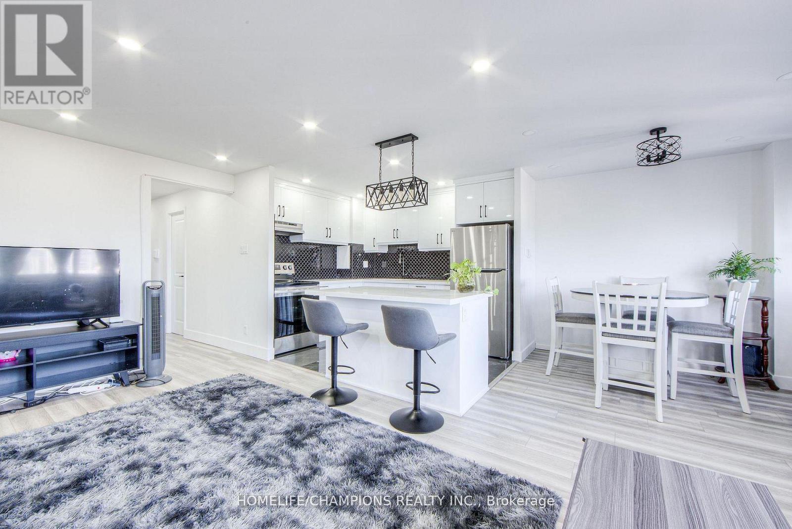 1210 - 100 LEEWARD GLENWAY