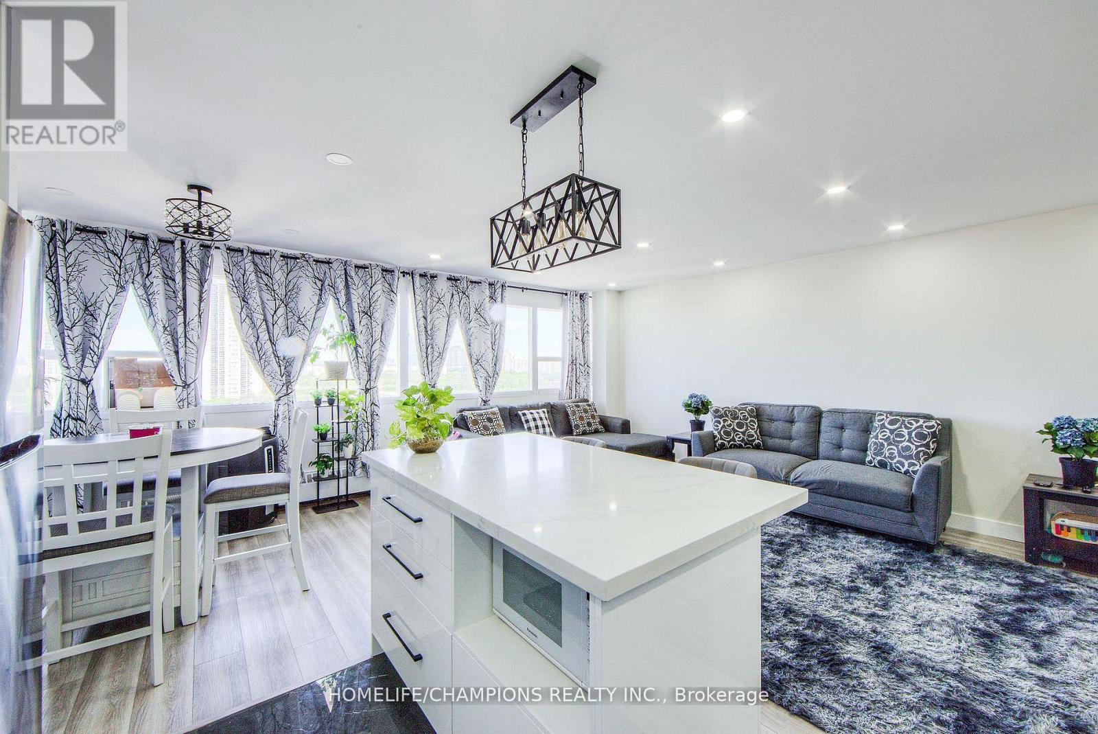 1210 - 100 LEEWARD GLENWAY