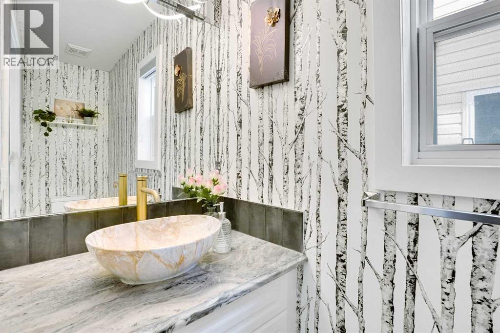 151 Saddlehorn Close NE