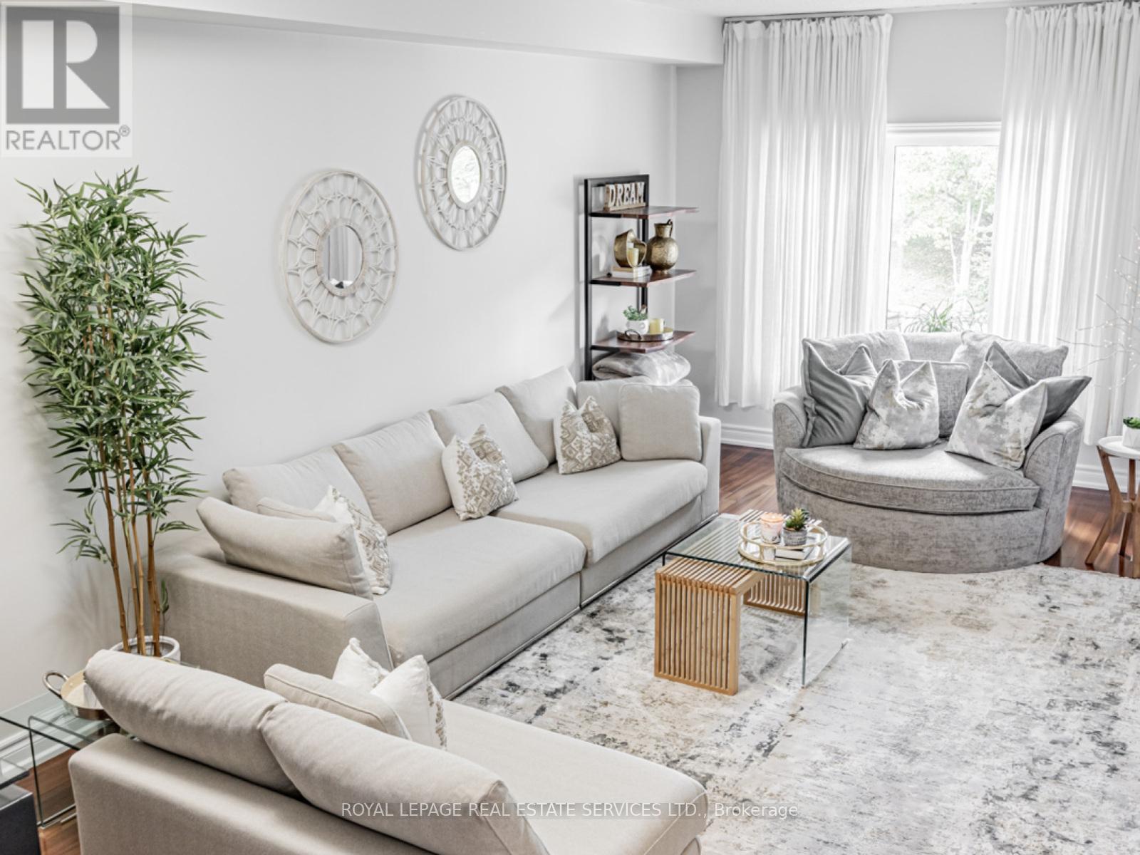 105 HARBOURVIEW CRESCENT