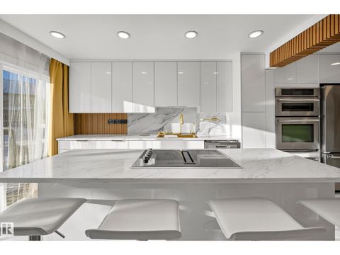 11A MEADOWLARK VG NW Edmonton AB T4R5X3