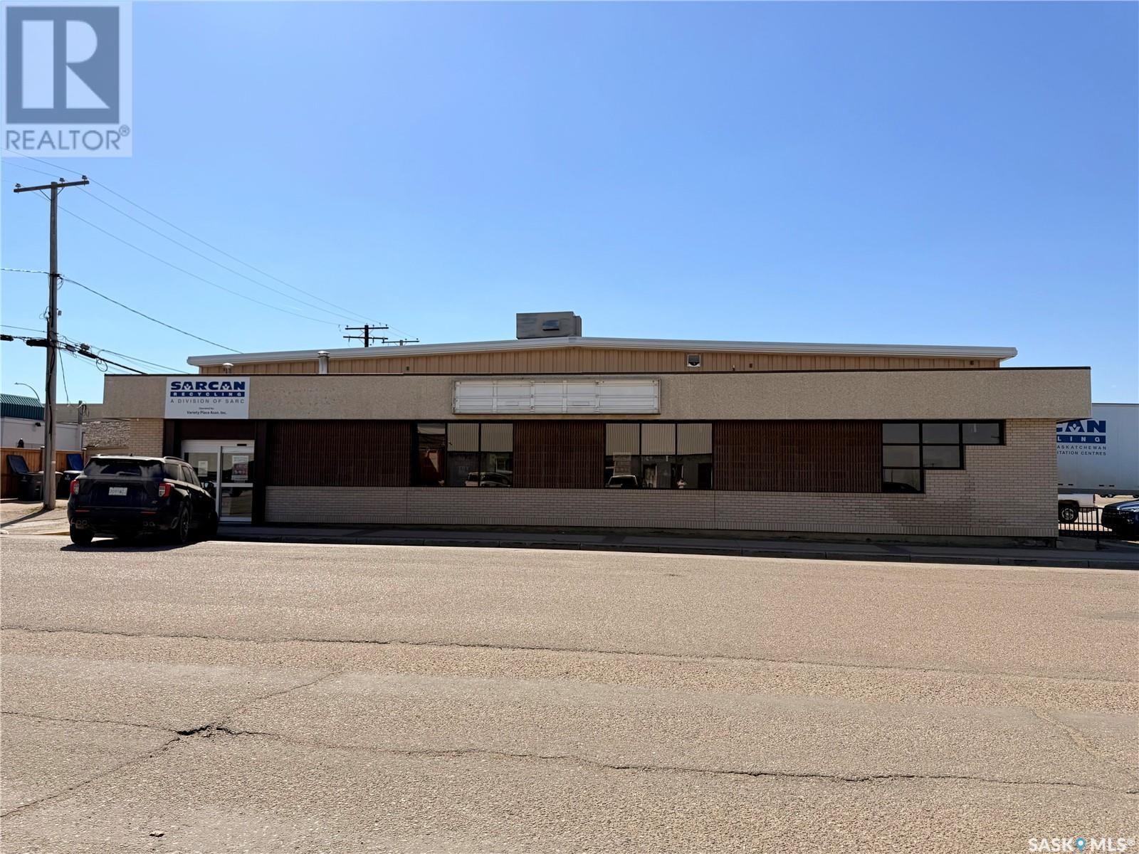 119 Railway AVENUE W
