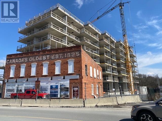 80 DUNDAS STREET E
