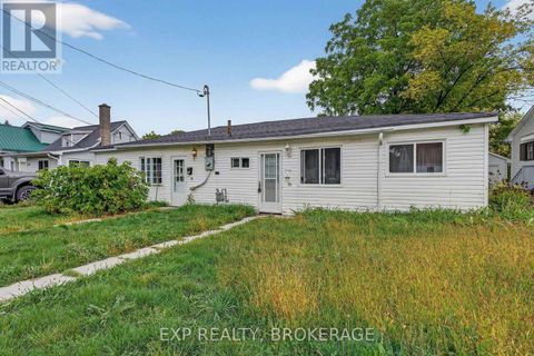 225-227 VICTORIA AVENUE Gananoque ON K7G2S3