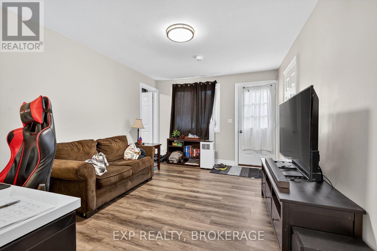 225-227 VICTORIA AVENUE