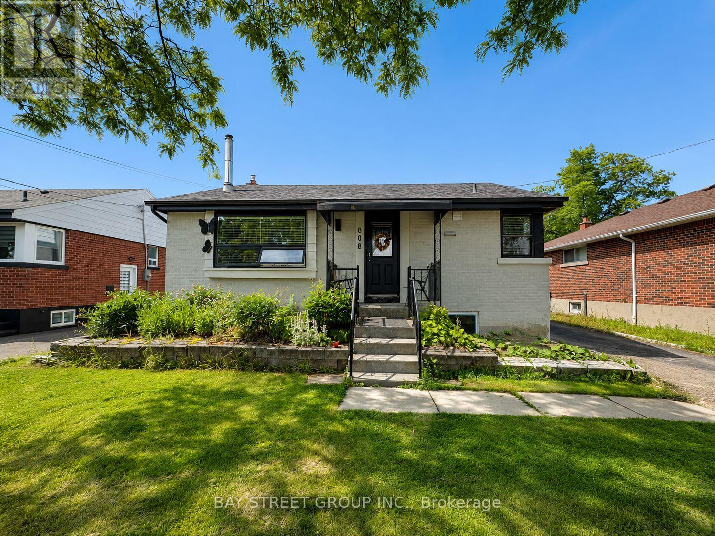 Photo 1 of 20 — BSMT - 808 TENTH AVENUE Unit Bsmt, Hamilton (Hampton Heights), ON L8T2G6
