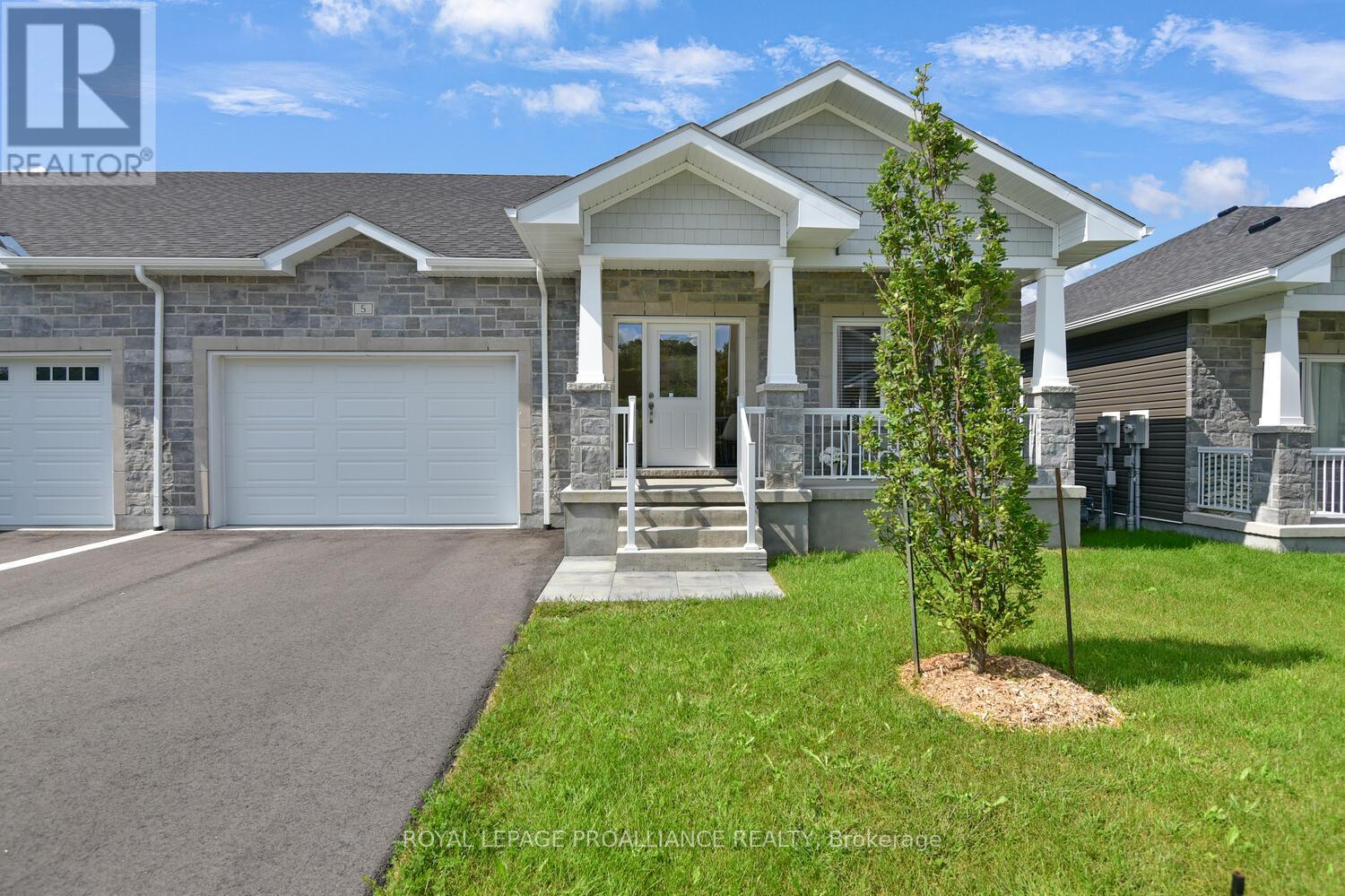 29 DOUGLAS MARSHALL CRESCENT