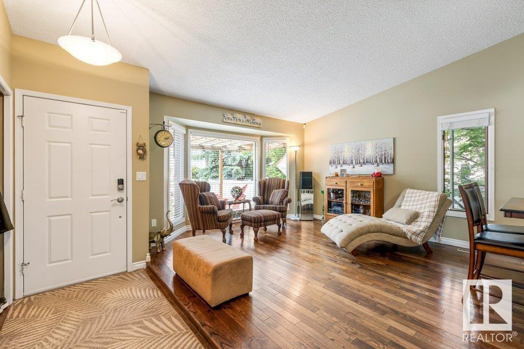 18 PINEVIEW DR