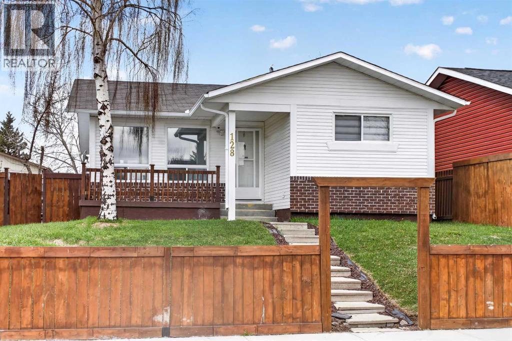 128 Castledale Crescent NE