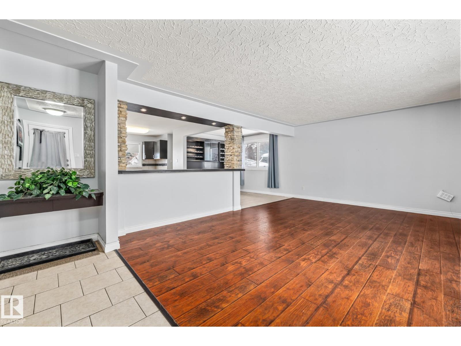 12903/12905 96 ST NW