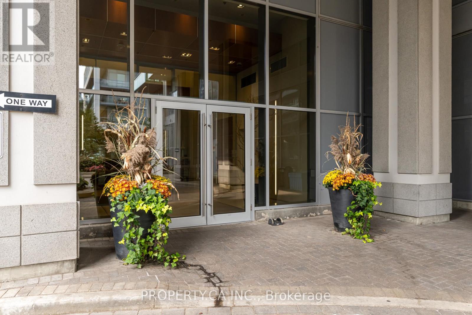 406 - 16 BROOKERS LANE