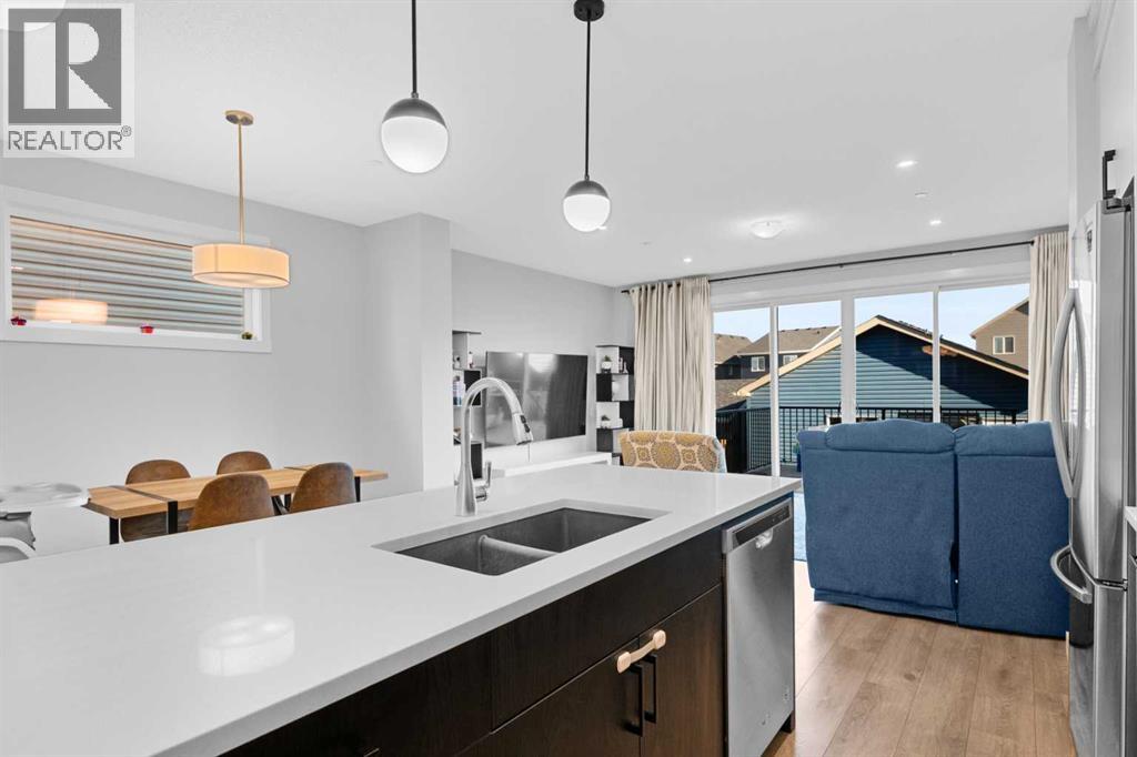 571 Livingston Way NE