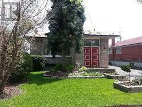 39 CHANCELLOR DRIVE Toronto (Woburn) ON M1G2W4