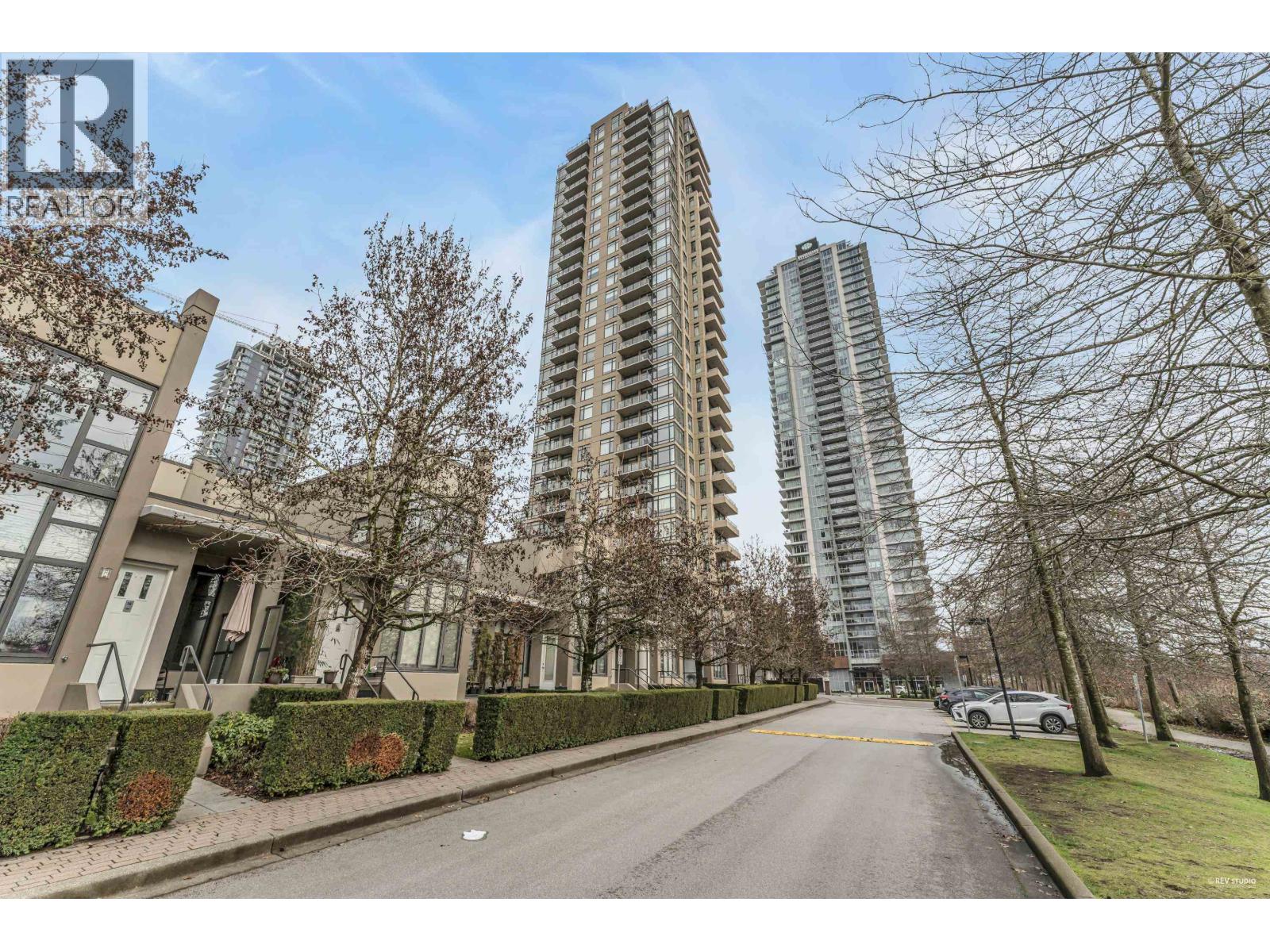 2202 2355 MADISON AVENUE