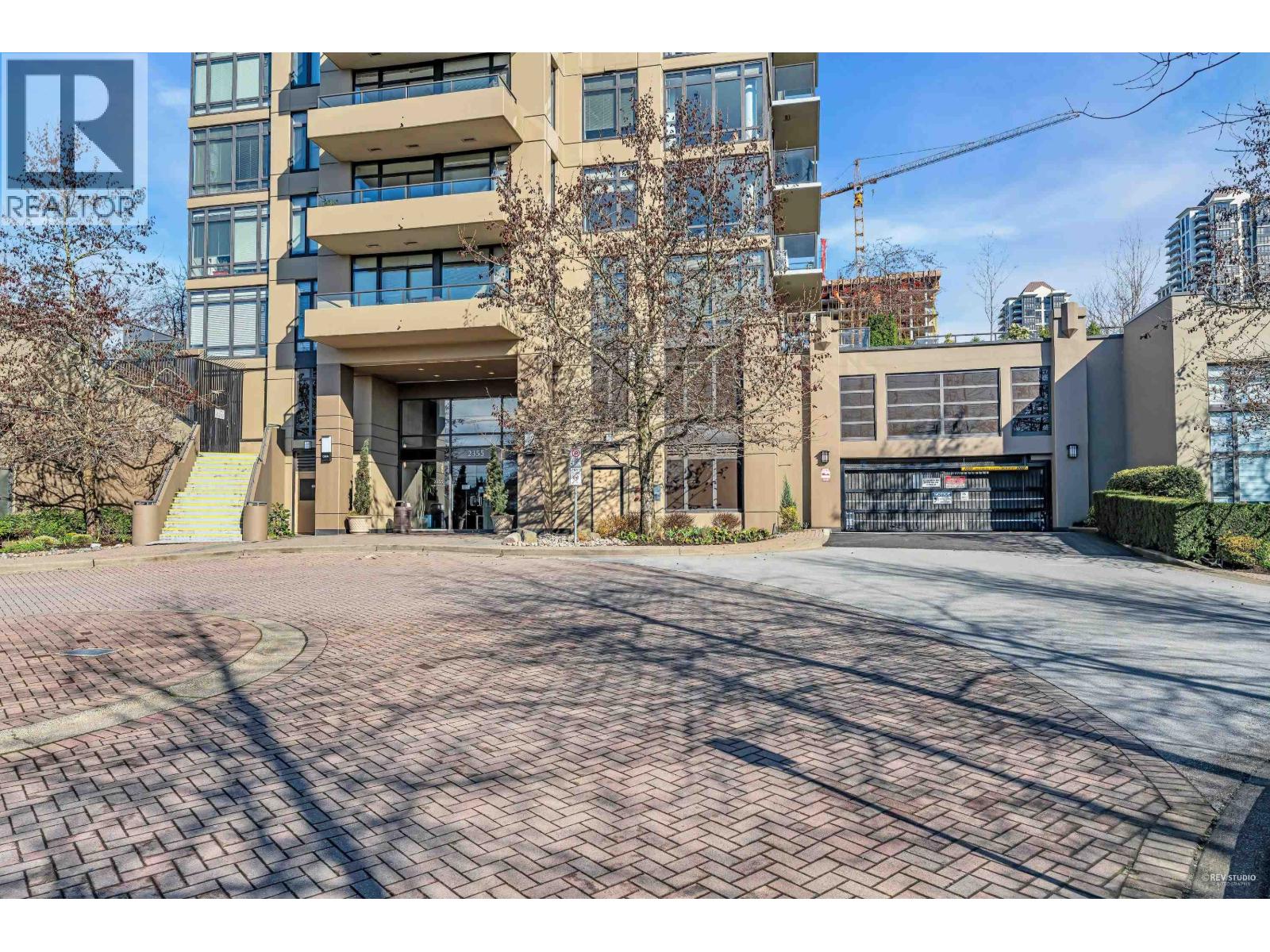 2202 2355 MADISON AVENUE