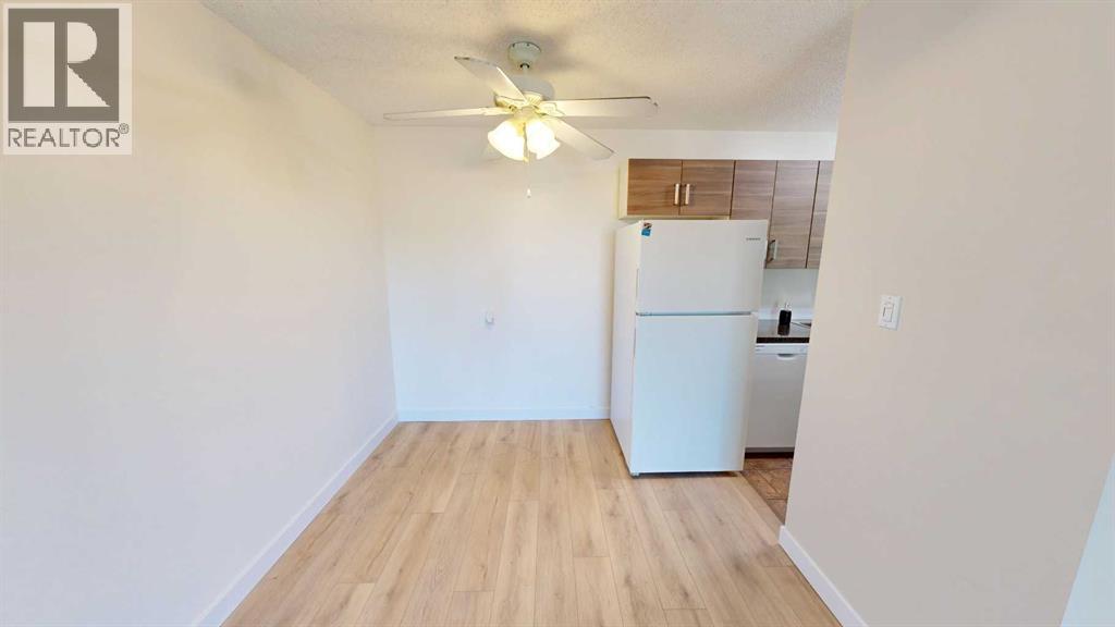 212, 401 Columbia Boulevard W