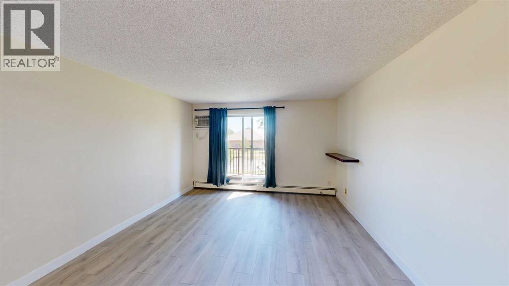 212, 401 Columbia Boulevard W