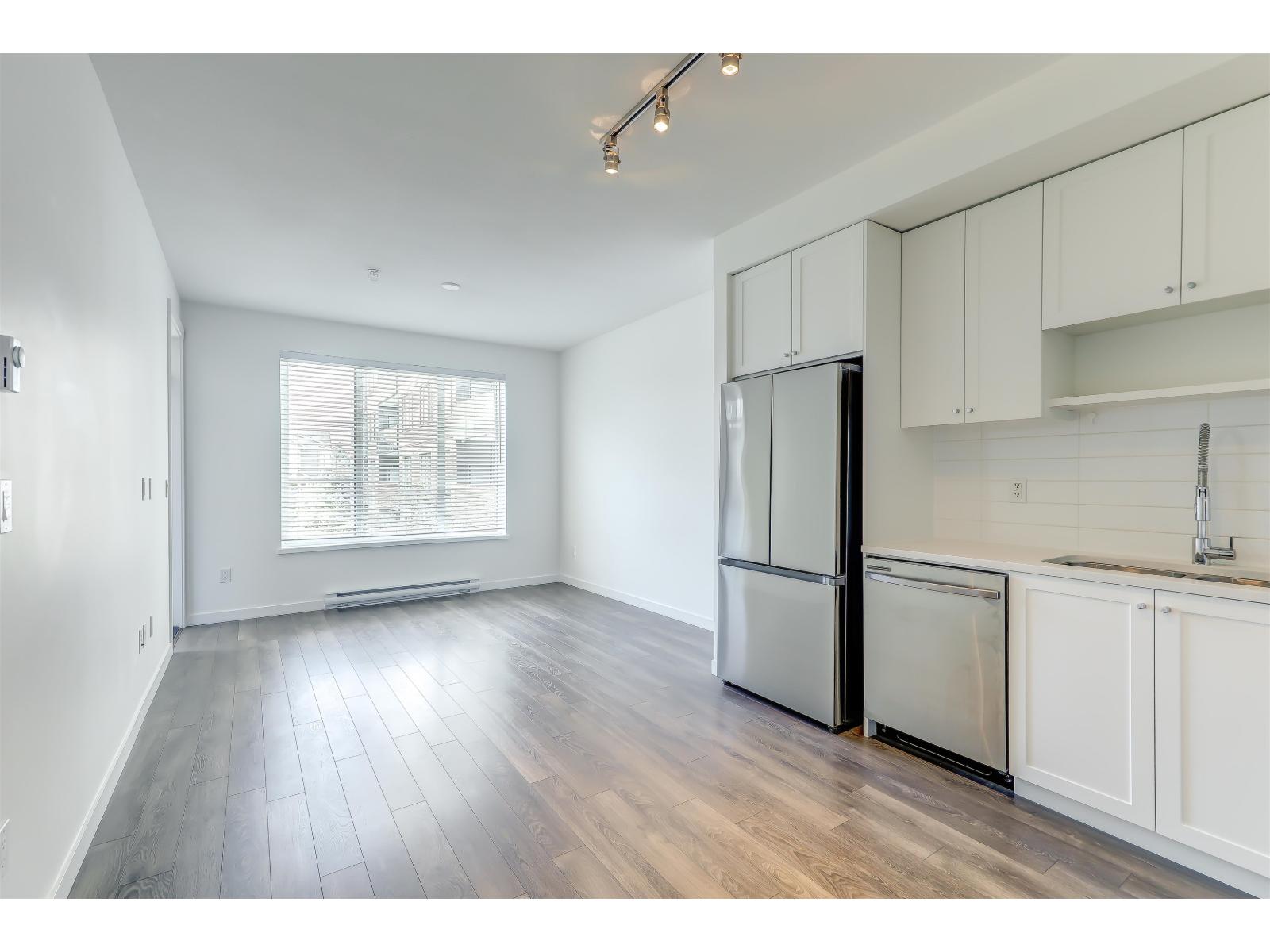 215 15825 85 AVENUE