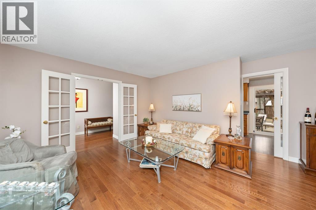 912 VARSITY CRESCENT