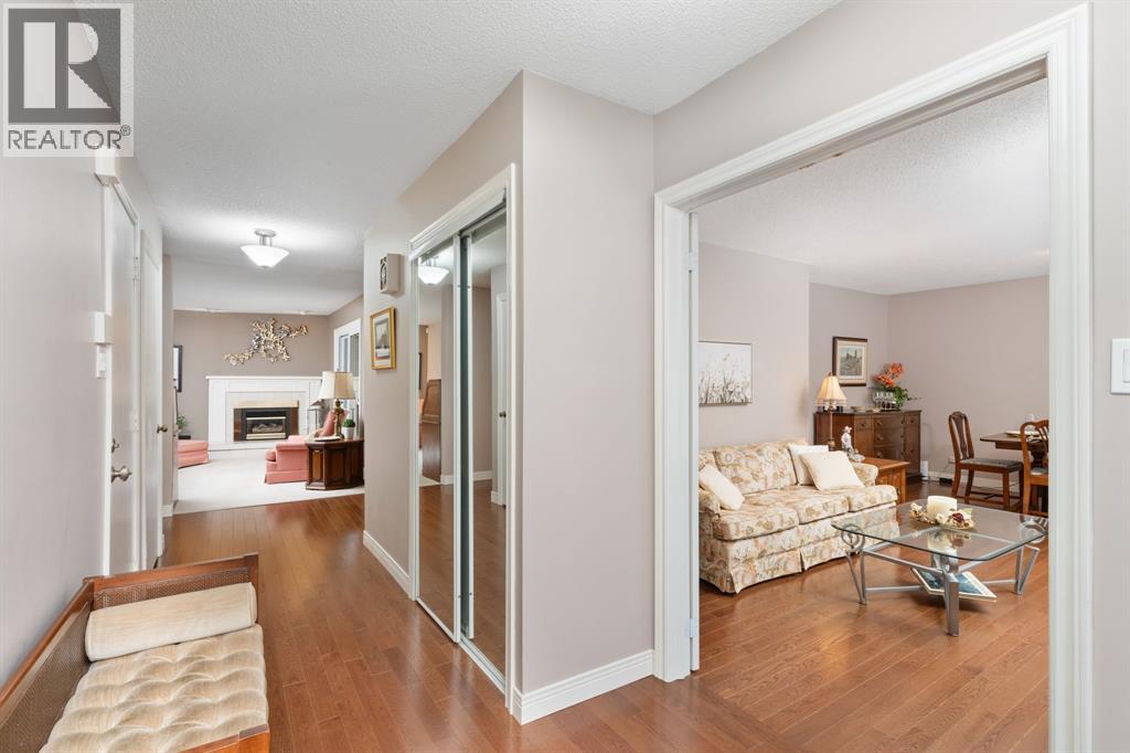 912 VARSITY CRESCENT